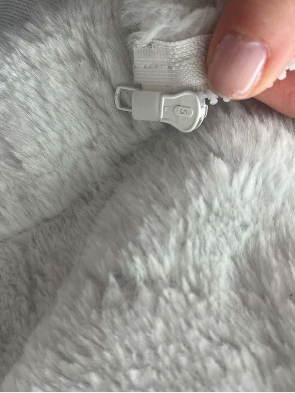 Prada white faux fur jacket - Picture 14 of 16